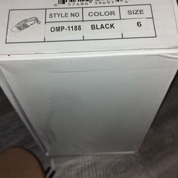 Olivia Miller Black Fringe Sandals Sz 6 NIB - Picture 6 of 6